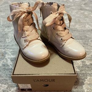 L’Amour Josephine Scallop Boot Patent Leather Cream Size 9 Inside Zipper Closure